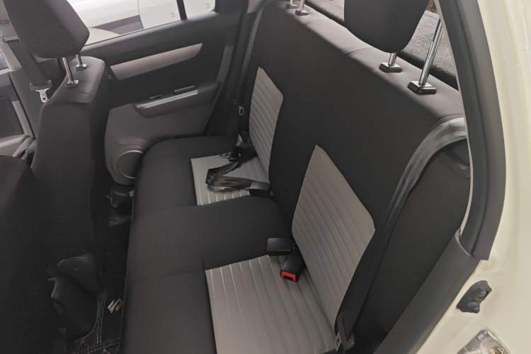 Used Suzuki Swift 2014 1.5L Automatic Fashion Edition Interior 4