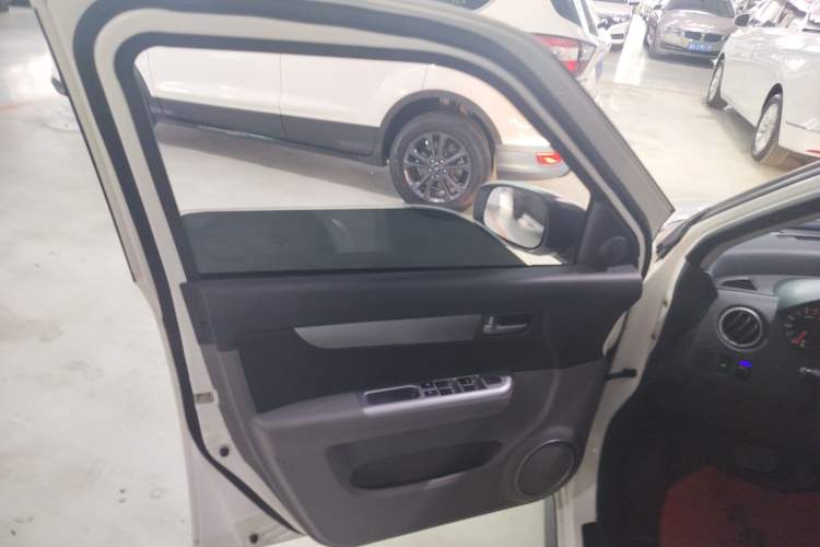 Used Suzuki Swift 2014 1.5L Automatic Fashion Edition Interior 7