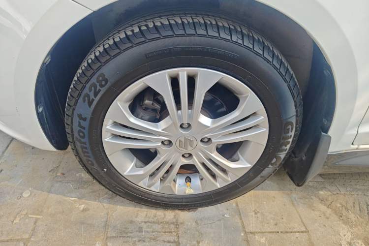 Used Suzuki Swift 2014 1.5L Automatic Fashion Edition Left Front Wheel Hub