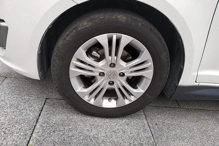 Used Suzuki Swift 2014 1.5L Automatic Fashion Edition Left Front Wheel Hub
