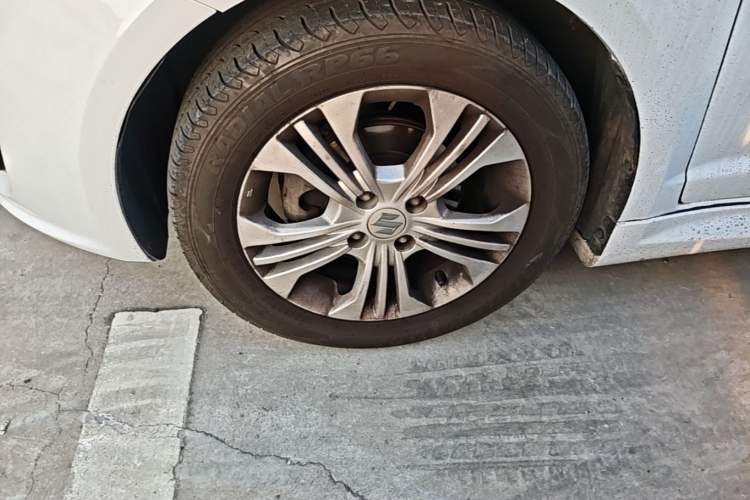Used Suzuki Swift 2014 1.5L Automatic Fashion Edition Left Front Wheel Hub