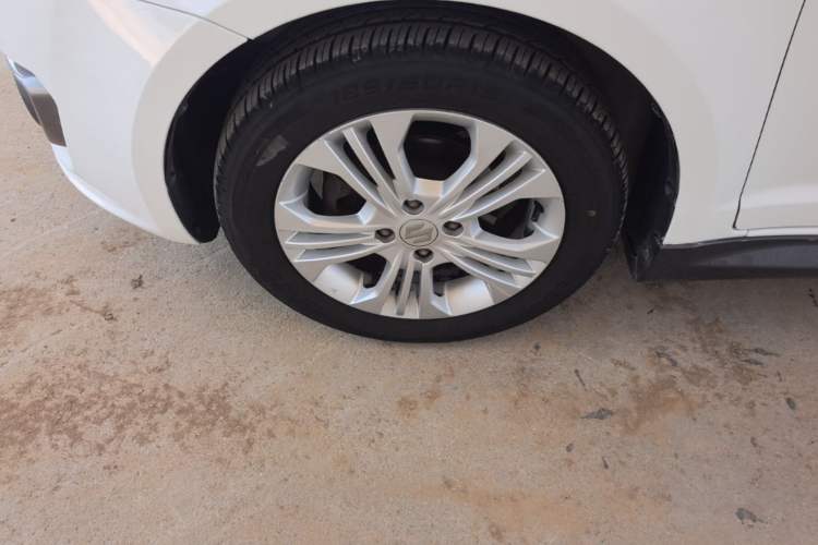 Used Suzuki Swift 2014 1.5L Automatic Fashion Edition Left Front Wheel Hub