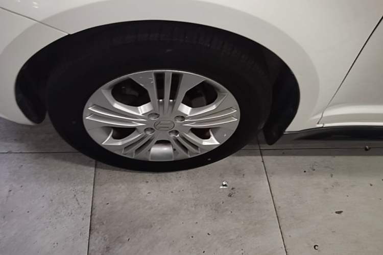 Used Suzuki Swift 2014 1.5L Automatic Fashion Edition Left Front Wheel Hub