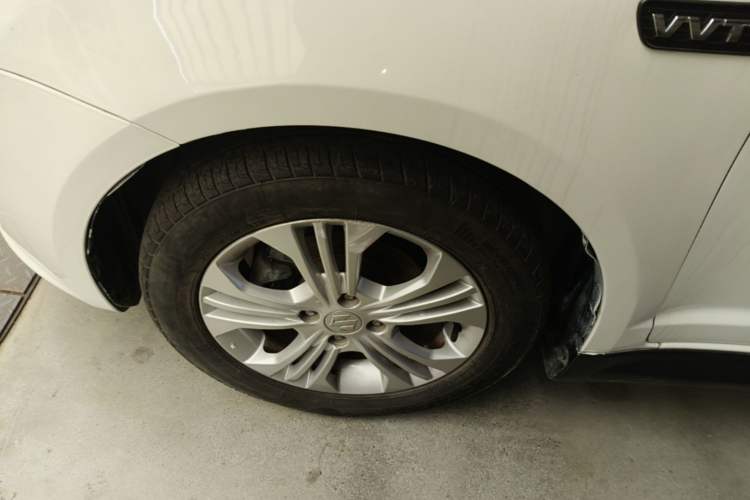 Used Suzuki Swift 2014 1.5L Automatic Fashion Edition Left Front Wheel Hub