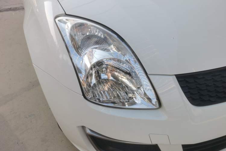 Used Suzuki Swift 2014 1.3L Manual Standard Edition Right Front Headlight