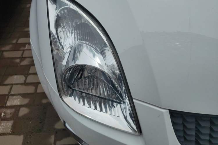 Used Suzuki Swift 2014 1.3L Manual Standard Edition Right Front Headlight