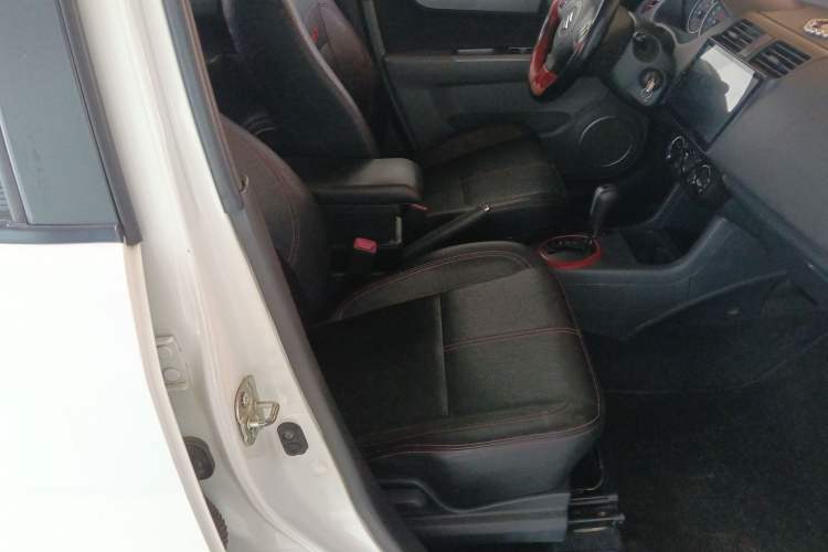 Used Suzuki Swift 2014 1.5L Automatic Fashion Edition Right Front Seat