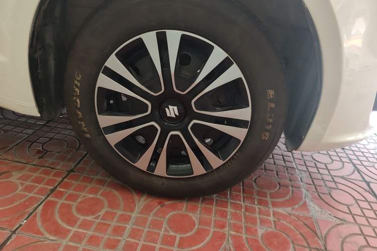 Used Suzuki Swift 2014 1.3L Manual Standard Edition Right Front Wheel Hub