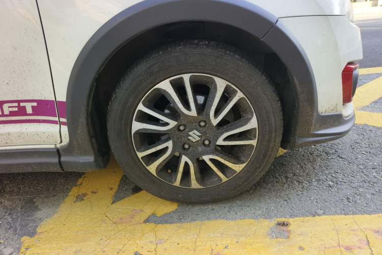 Used Suzuki Swift 2014 1.5L Automatic Fashion Edition Right Front Wheel Hub