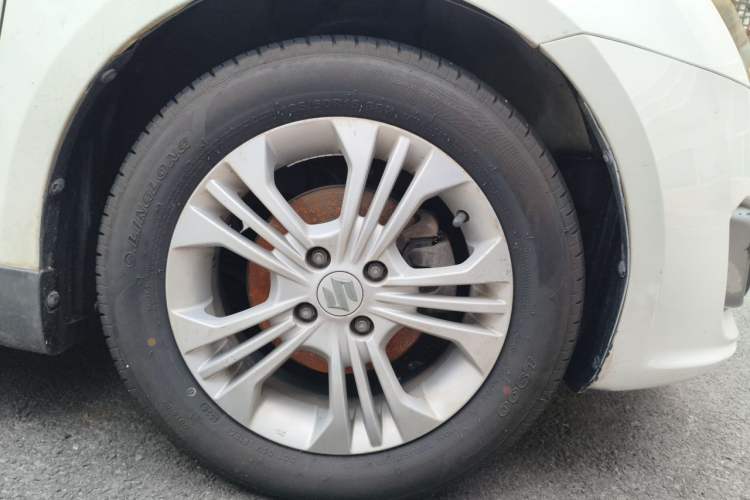 Used Suzuki Swift 2014 1.5L Automatic Fashion Edition Right Front Wheel Hub