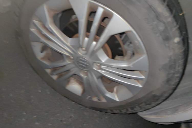 Used Suzuki Swift 2014 1.5L Automatic Fashion Edition Right Front Wheel Hub