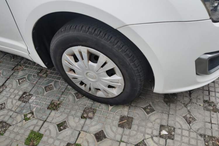 Used Suzuki Swift 2014 1.3L Manual Standard Edition Right Front Wheel Hub