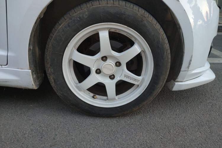 Used Suzuki Swift 2014 1.5L Automatic Fashion Edition Right Front Wheel Hub
