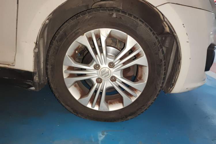 Used Suzuki Swift 2014 1.5L Automatic Fashion Edition Right Front Wheel Hub