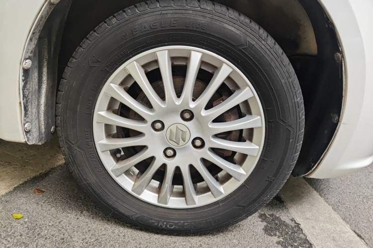 Used Suzuki Swift 2014 1.3L Manual Standard Edition Right Front Wheel Hub