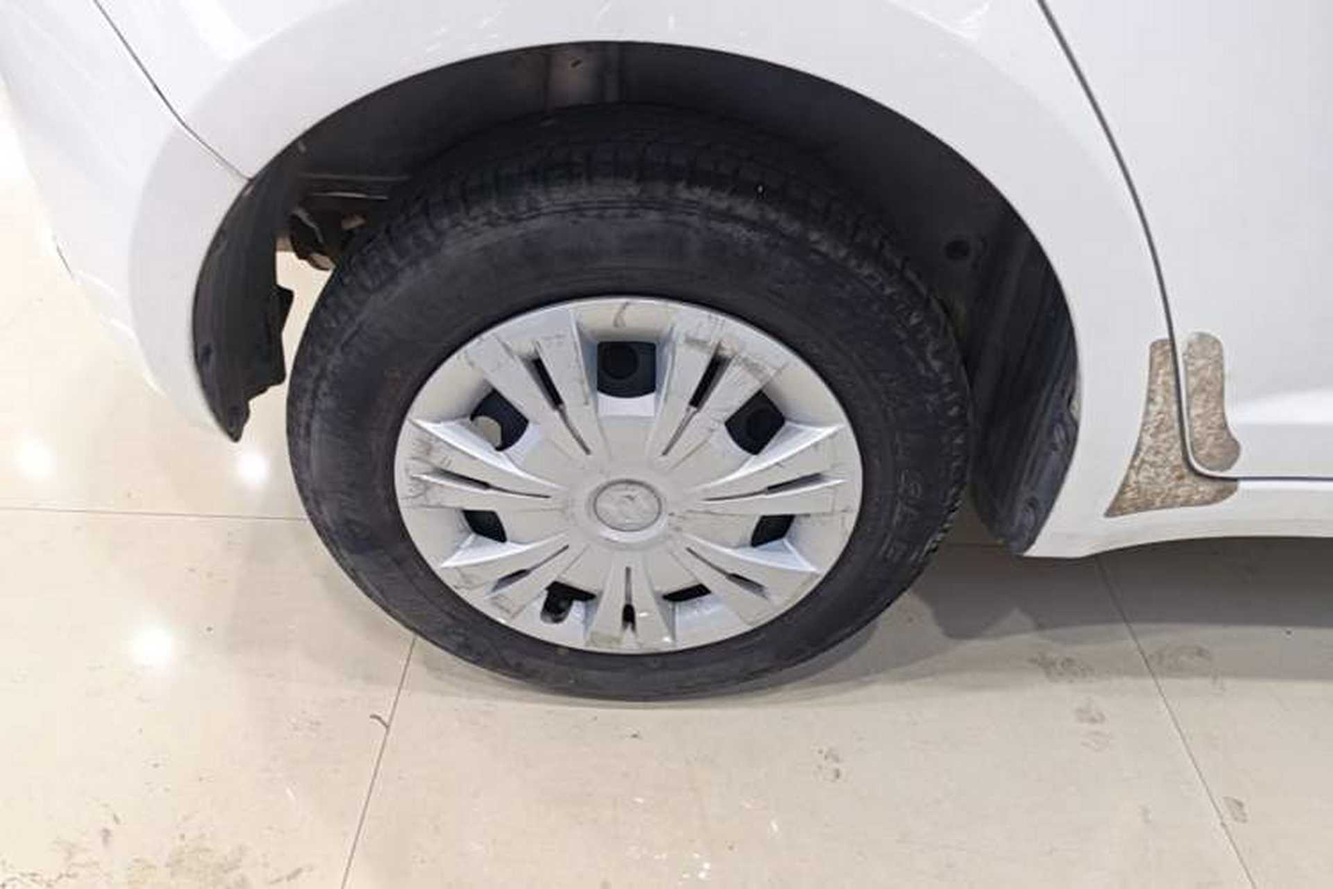 Used Suzuki Swift 2014 1.3L Manual Standard Edition Right Rear Wheel Hub
