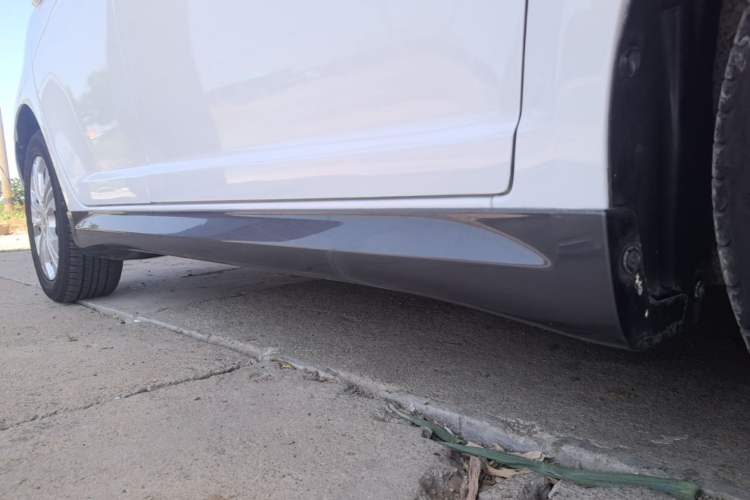 Used Suzuki Swift 2014 1.5L Automatic Fashion Edition Right Side Sill