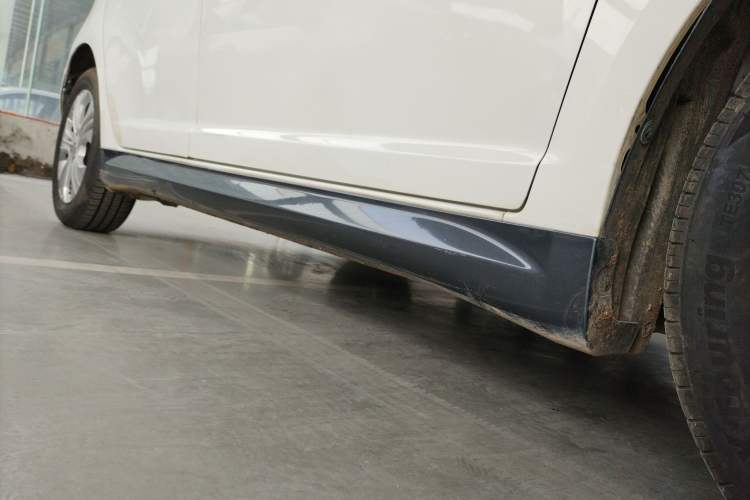 Used Suzuki Swift 2014 1.5L Automatic Fashion Edition Right Side Sill