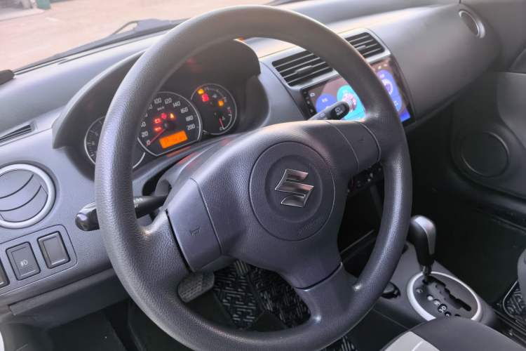 Used Suzuki Swift 2014 1.5L Automatic Fashion Edition Steering Wheel