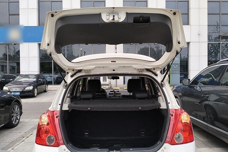Used Suzuki Swift 2014 1.5L Automatic Fashion Edition Trunk