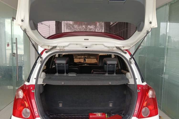 Used Suzuki Swift 2014 1.5L Automatic Fashion Edition Trunk