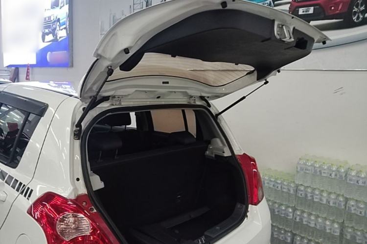 Used Suzuki Swift 2014 1.5L Automatic Fashion Edition Trunk