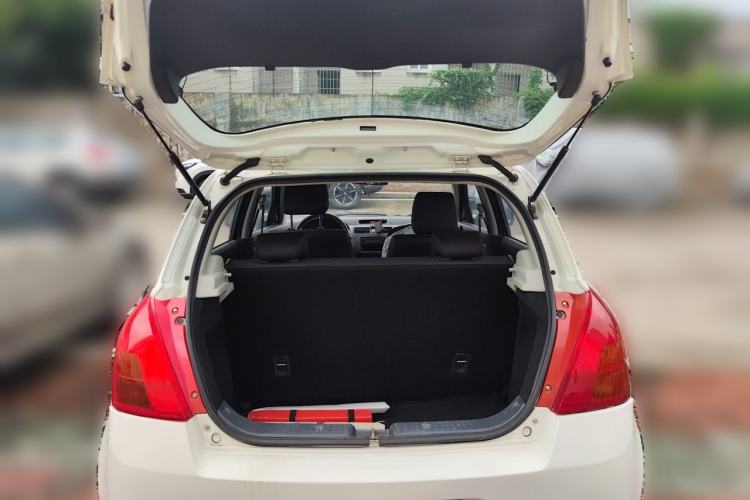 Used Suzuki Swift 2014 1.3L Manual Standard Edition Trunk