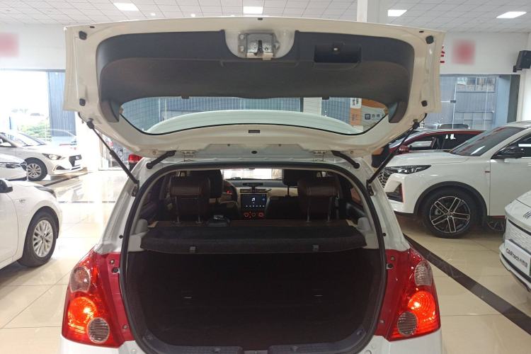 Used Suzuki Swift 2014 1.5L Automatic Fashion Edition Trunk