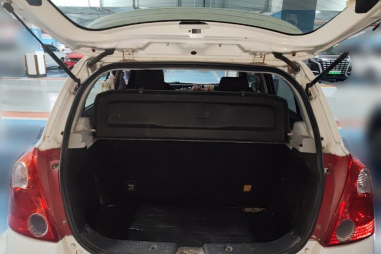 Used Suzuki Swift 2014 1.5L Automatic Fashion Edition Trunk