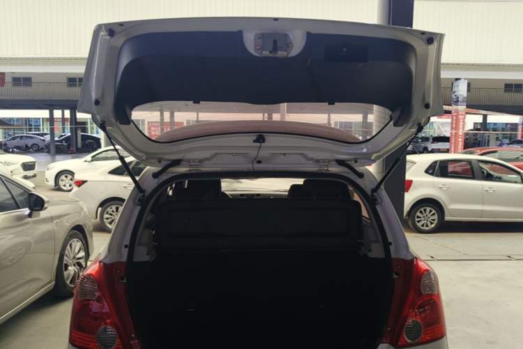 Used Suzuki Swift 2014 1.5L Automatic Fashion Edition Trunk
