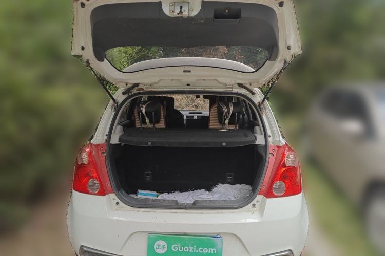 Used Suzuki Swift 2014 1.5L Automatic Fashion Edition Trunk