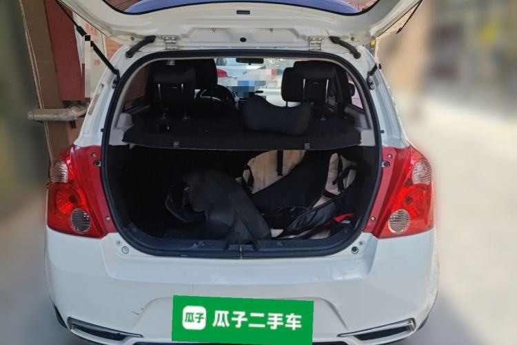 Used Suzuki Swift 2014 1.5L Manual Fashion Edition Trunk
