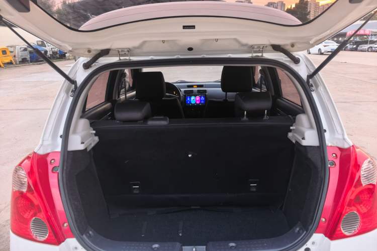 Used Suzuki Swift 2014 1.5L Automatic Fashion Edition Trunk