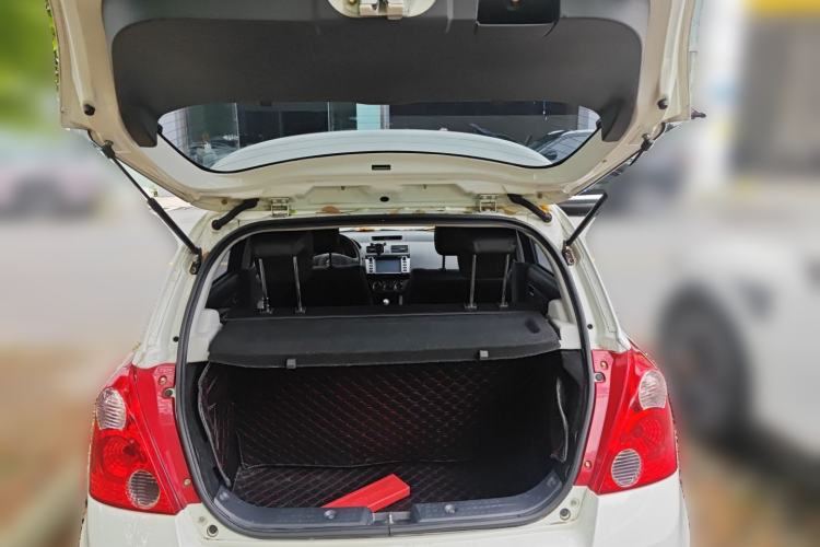 Used Suzuki Swift 2014 1.5L Automatic Fashion Edition Trunk