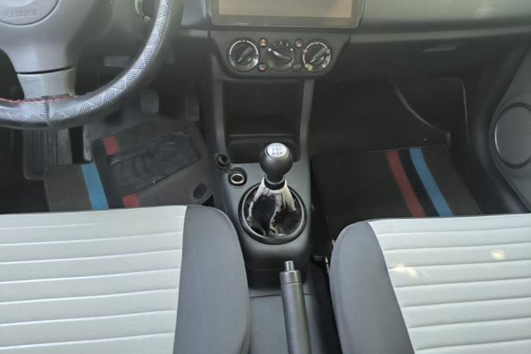 Used Suzuki Swift 2014 1.3L Manual Standard Edition Gear Lever