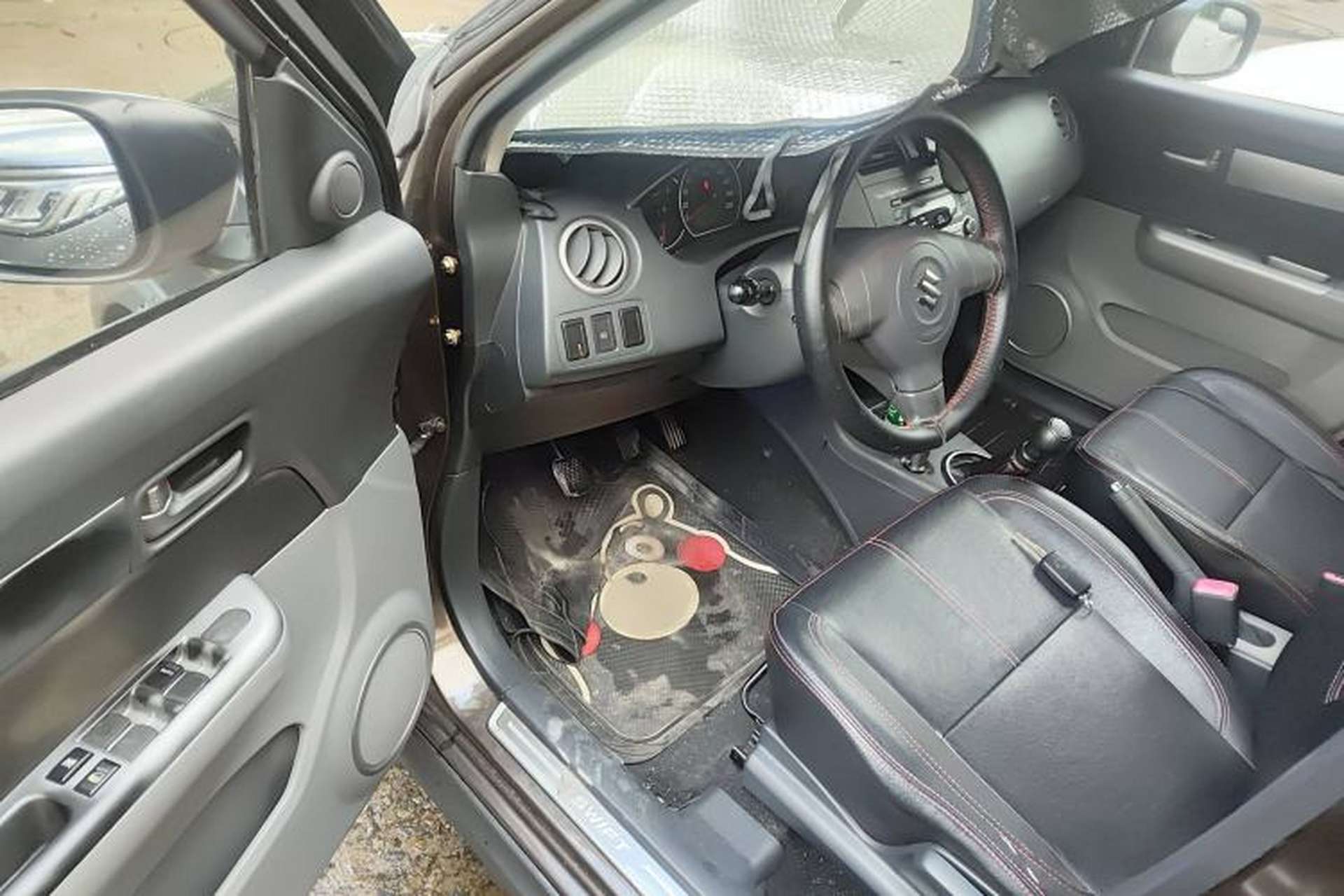 Used Suzuki Swift 2014 1.5L Manual Fashion Edition Interior 3