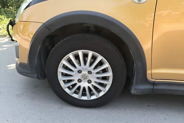 Used Suzuki Swift 2014 1.3L Manual Standard Edition Left Front Wheel Hub