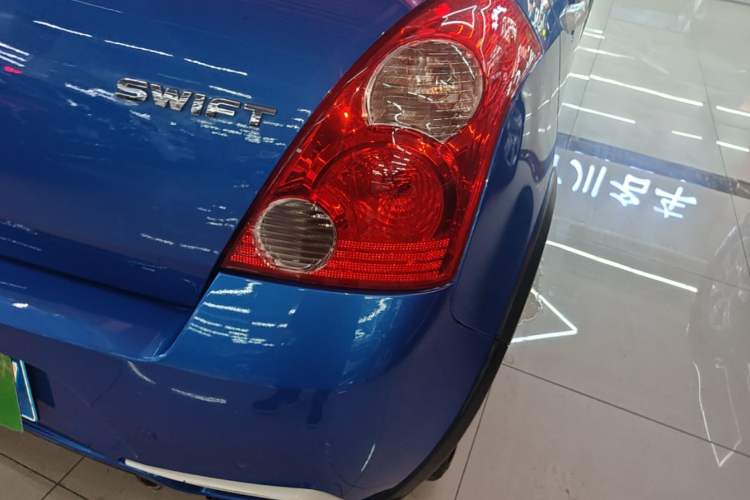 Used Suzuki Swift 2015 1.5L Automatic Limited Edition Exterior 3
