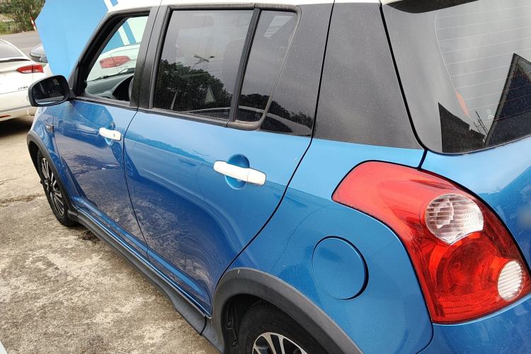 Used Suzuki Swift 2015 1.5L Automatic Limited Edition Exterior 3