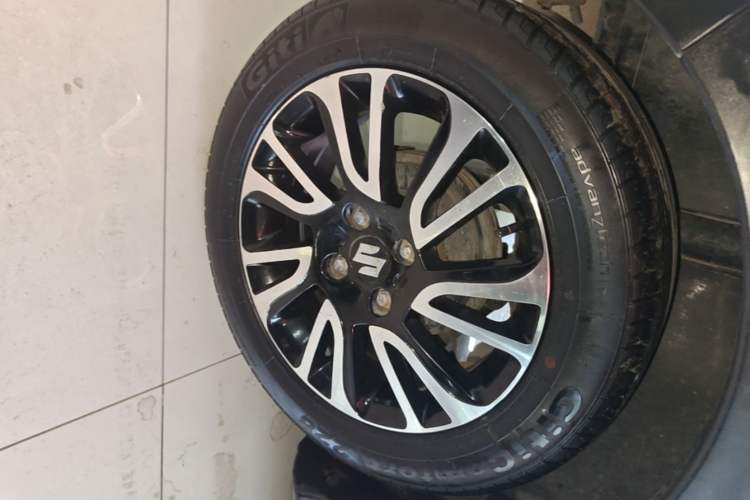 Used Suzuki Swift 2015 1.5L Automatic Limited Edition Exterior 5