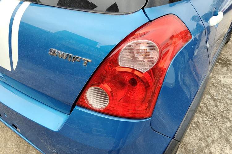 Used Suzuki Swift 2015 1.5L Automatic Limited Edition Exterior 6