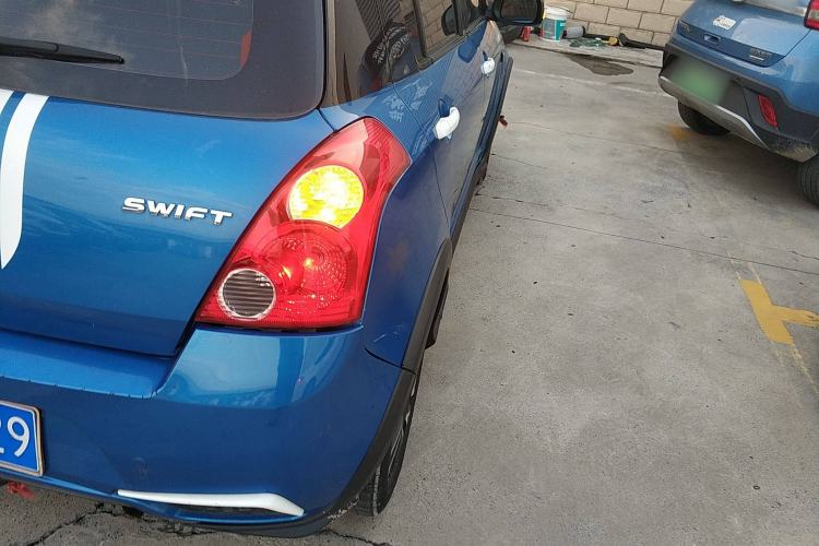 Used Suzuki Swift 2015 1.5L Automatic Limited Edition Exterior 6