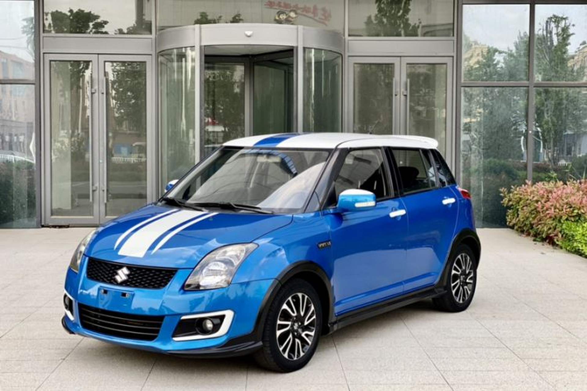 Used Suzuki Swift 2015 1.5L Manual Limited Edition Front Left 45 Deg