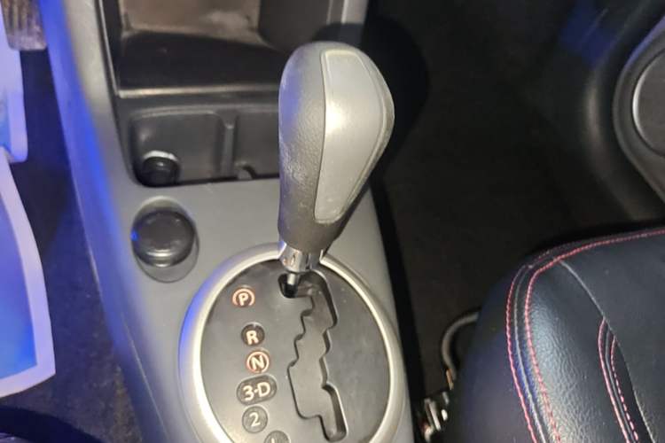Used Suzuki Swift 2015 1.5L Automatic Limited Edition Gear Lever
