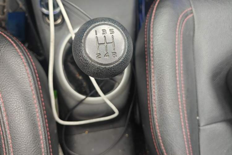 Used Suzuki Swift 2015 1.5L Manual Limited Edition Gear Lever
