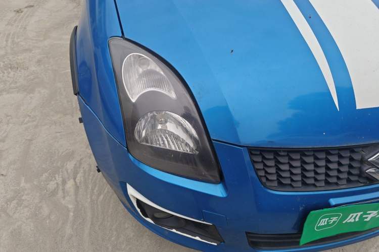 Used Suzuki Swift 2015 1.5L Manual Limited Edition Right Front Headlight