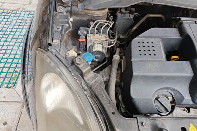 Used Suzuki Swift 2015 1.5L Manual Limited Edition Engine Bay Right