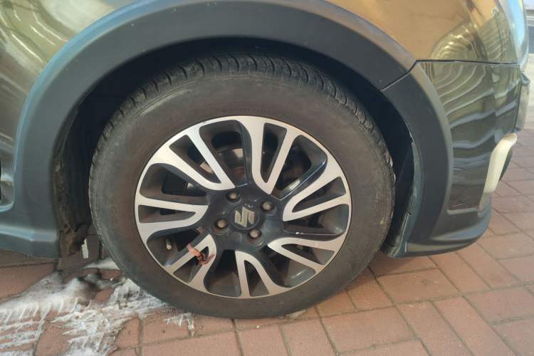 Used Suzuki Swift 2015 1.5L Automatic Limited Edition Right Front Wheel Hub