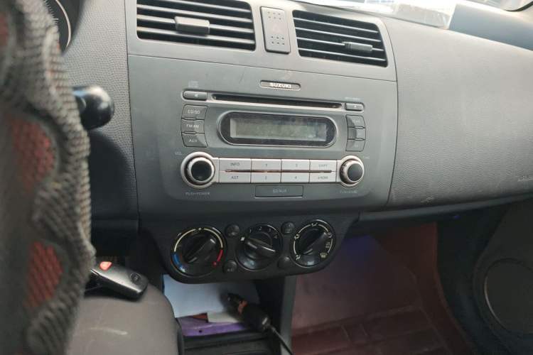 Used Suzuki Swift 2015 1.5L Manual Limited Edition Audio And AC Panel