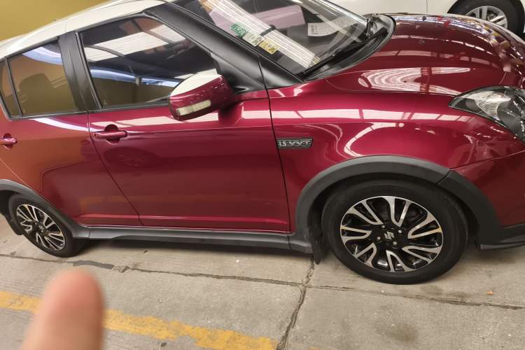 Used Suzuki Swift 2015 1.5L Automatic Limited Edition Exterior 4